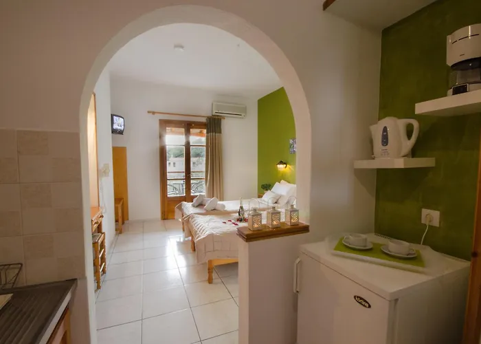 Olive Grove شاطئ ميغالي أموس