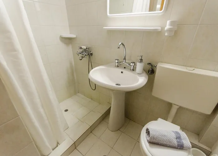 Olive Grove * شاطئ ميغالي أموس