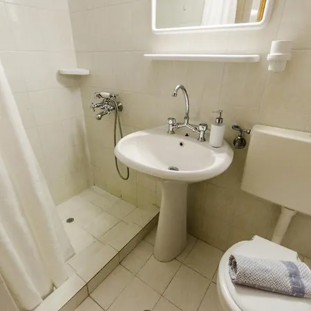 Olive Grove * Megáli Ámosz